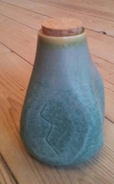 Keramik: lille grnlig krukke